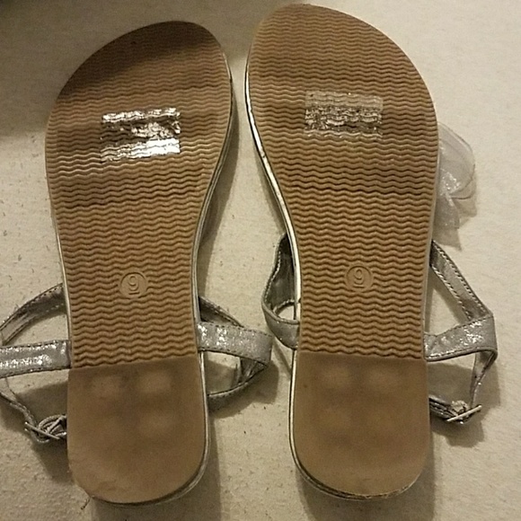 Grey sandals with rosette detail - Picture 3 of 4